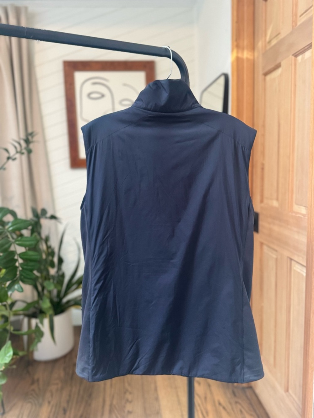 Arc'teryx Women’s Black Vest | Size: Large - Picture 9 of 11